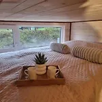 Lodge Tiny Housse Serenity Avec Jacuzzi Et Piscine Tinlot