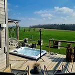 Lodge Tiny Housse Serenity Avec Jacuzzi Et Piscine *