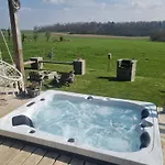 Tiny Housse Serenity Avec Jacuzzi Et Piscine Orman Evi Tinlot