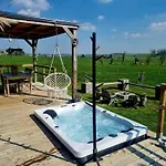 Tiny Housse Serenity Avec Jacuzzi Et Piscine