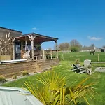 Tiny Housse Serenity Avec Jacuzzi Et Piscine * Tinlot