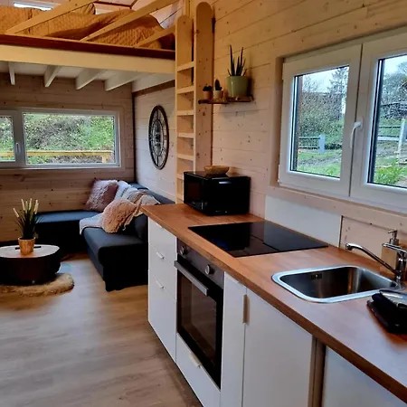 Tiny Housse Serenity Avec Jacuzzi Et Piscine Lodge Tinlot