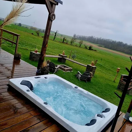 Tiny Housse Serenity Avec Jacuzzi Et Piscine Lodge Tinlot